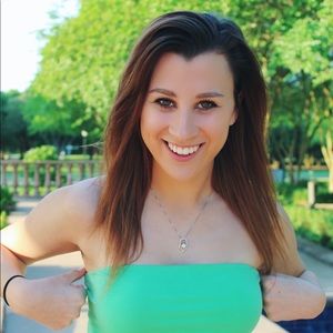 Meet your Posher, Melissa